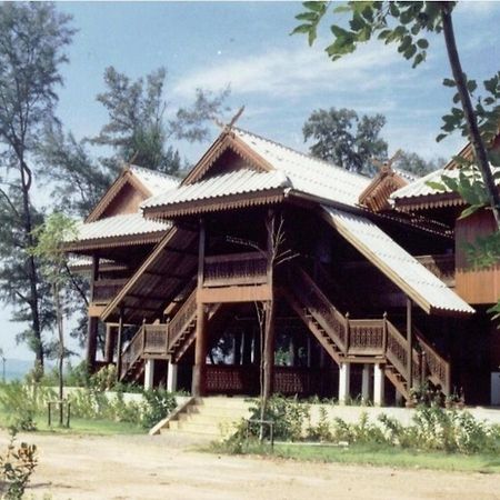 Ruen Thai Rim Haad Klaeng Luaran gambar