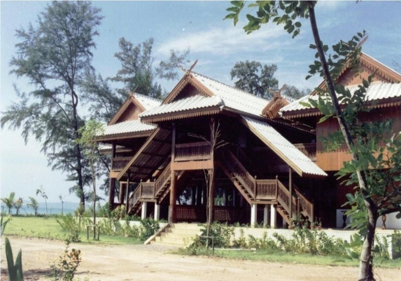 Ruen Thai Rim Haad Klaeng Luaran gambar