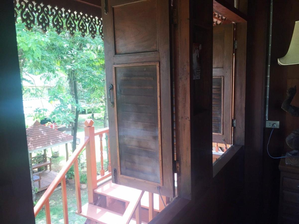 Ruen Thai Rim Haad Klaeng Luaran gambar
