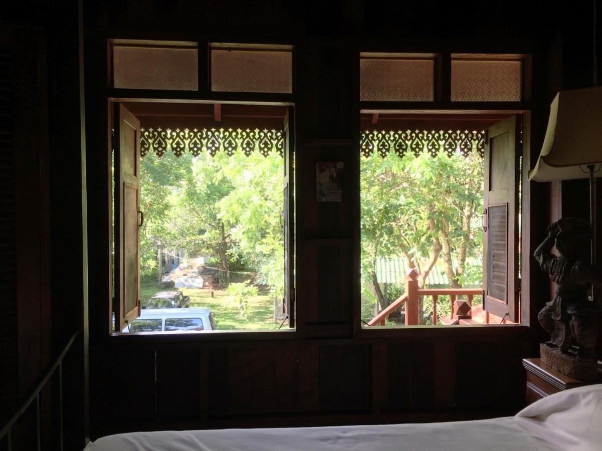 Ruen Thai Rim Haad Klaeng Luaran gambar