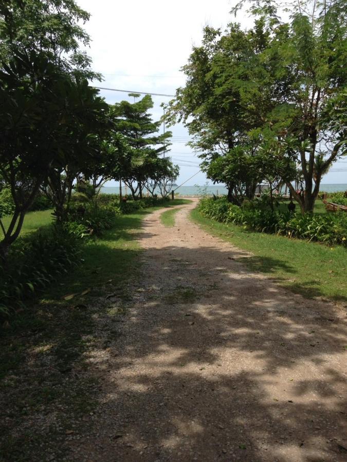 Ruen Thai Rim Haad Klaeng Luaran gambar