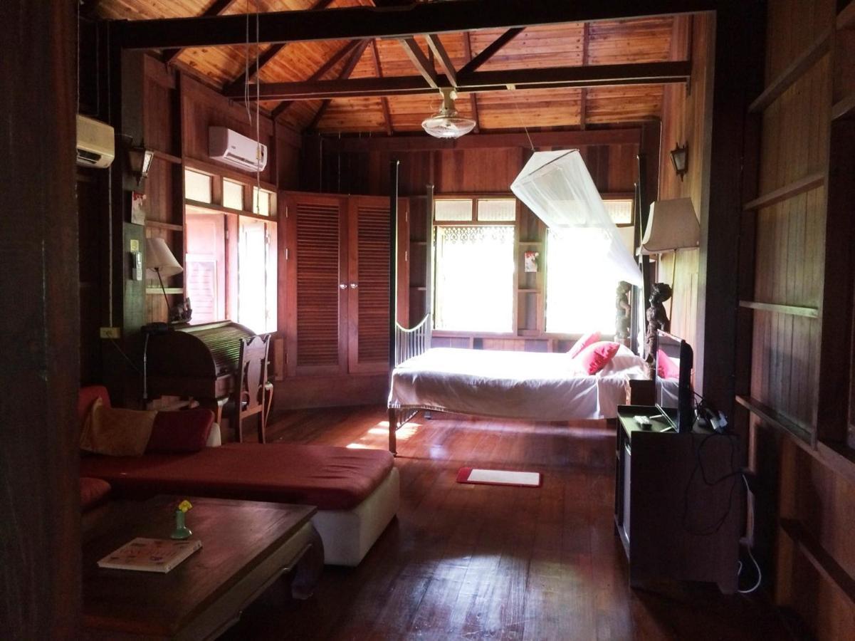Ruen Thai Rim Haad Klaeng Luaran gambar