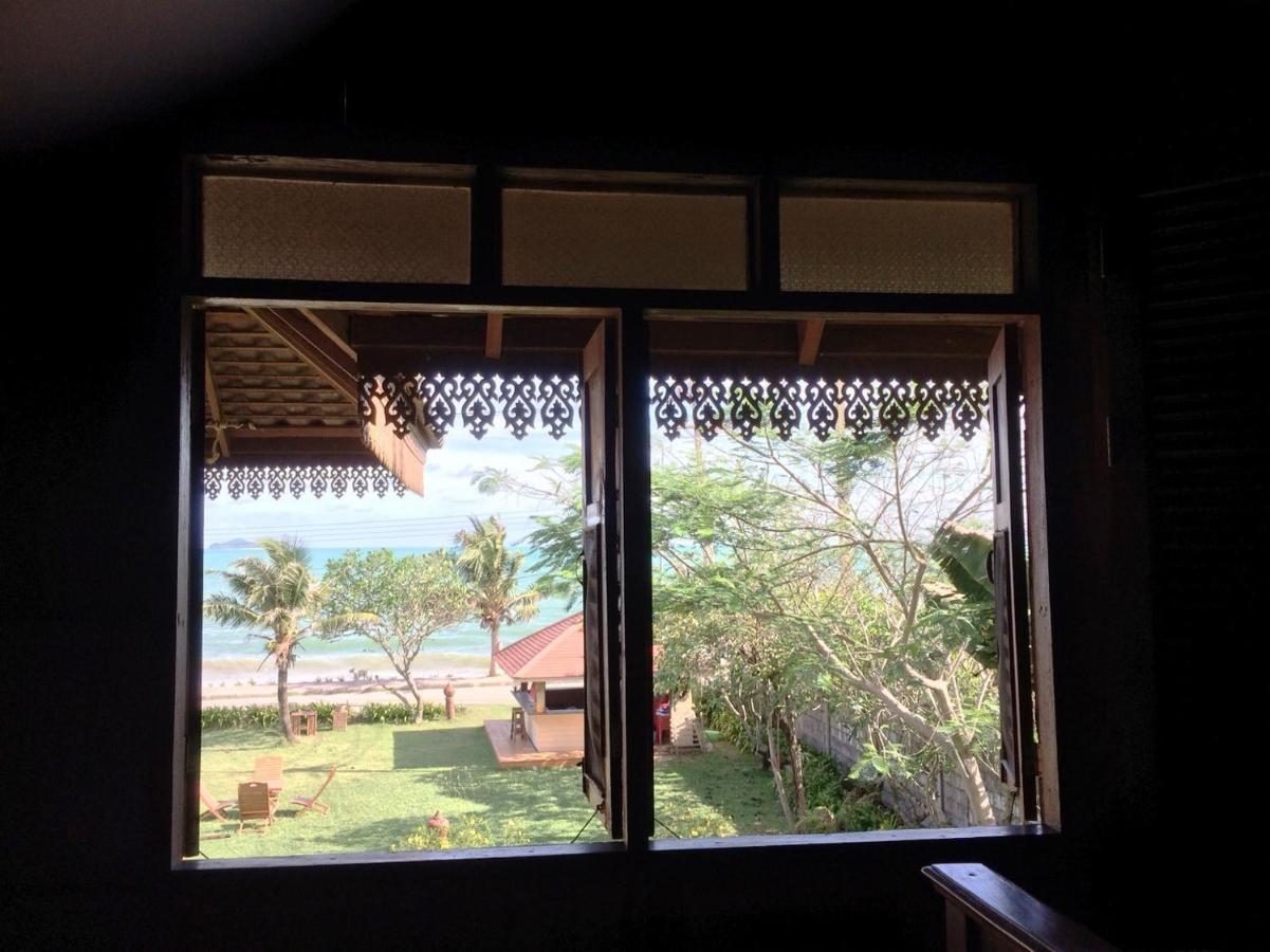 Ruen Thai Rim Haad Klaeng Luaran gambar