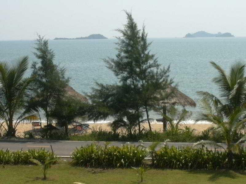 Ruen Thai Rim Haad Klaeng Luaran gambar