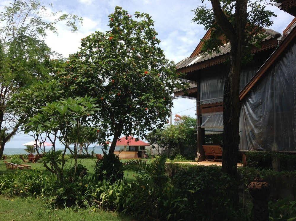 Ruen Thai Rim Haad Klaeng Luaran gambar